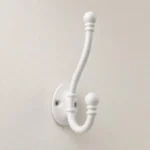 Patère murale crochet ancien en zinc moulé blanc