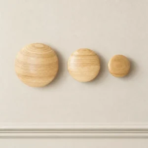 Patère murale ronde en bois clair