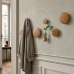 Patère murale ronde en bois clair