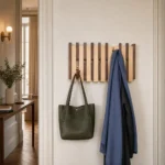 Porte-manteau mural en bois bicolore