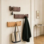 Porte-manteau mural bois clair 8 crochets