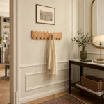 Porte-manteau mural bois clair 8 crochets