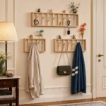 Porte-manteau mural en bois clair 8 crochets finition naturelle