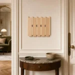 Porte-manteau mural bois clair carré