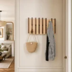Porte-manteau mural bois clair carré