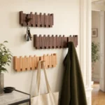 Porte-manteau mural en bois foncé 4 crochets
