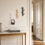 Porte-manteau mural bois foncé design moderne