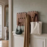 Porte-manteau mural en bois foncé massif 12 crochets