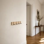 Porte-manteau mural en bois naturel 4 crochets pliants