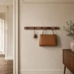 Porte-manteau mural bois naturel crochets noirs