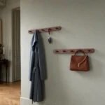 Porte-manteau mural bois naturel crochets noirs
