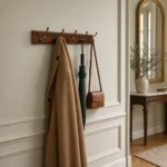 Porte-manteau mural bois de pin vintage 5 crochets métal