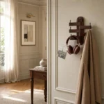 Porte-manteau mural design en bois forme originale