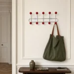 Porte-manteau mural métal 12 crochets rouge
