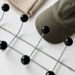 Porte-manteau mural métal noir 12 crochets bois