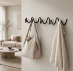 Porte-manteau mural métal noir design vrille 5 crochets