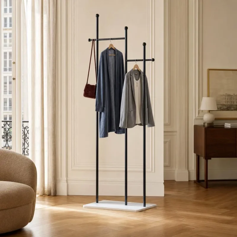Porte-manteau sur pied blanc et noir style moderne