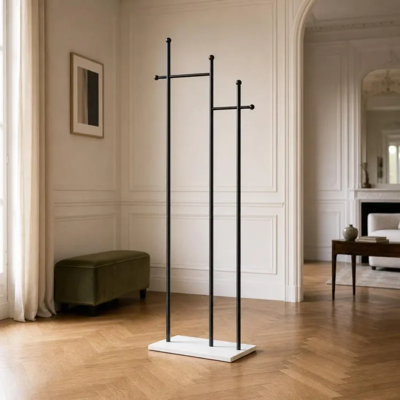 Porte-manteau sur pied blanc et noir style moderne