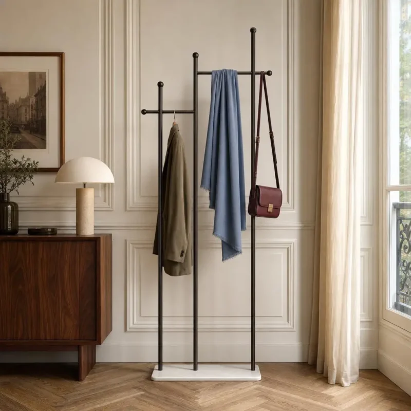 Porte-manteau sur pied blanc et noir style moderne