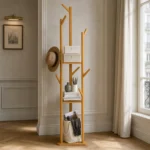 Porte-manteau sur pied en bois clair sans fixation