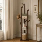 Porte-manteau sur pied en bois foncé autoportant