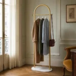 Porte-manteau sur pied courbé en métal finition dorée