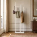 Porte-manteau sur pied métal blanc et doré