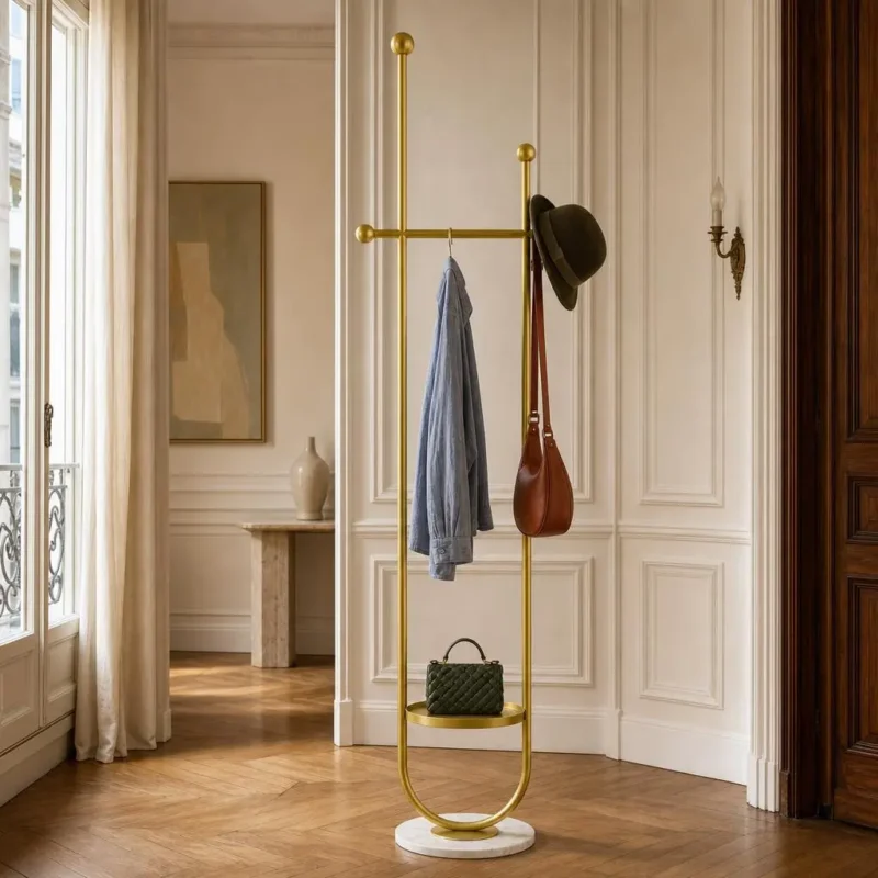 Porte-manteau sur pied métal doré design
