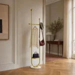 Porte-manteau sur pied métal doré design