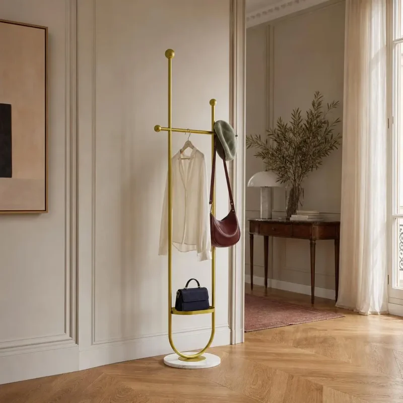 Porte-manteau sur pied métal doré design