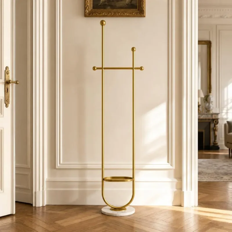 Porte-manteau sur pied métal doré design