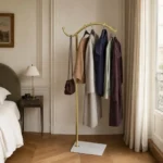Porte-manteau sur pied métal vouté doré